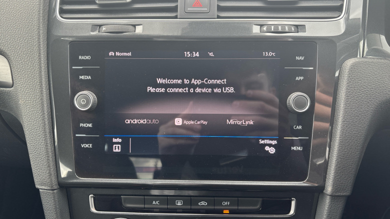 Volkswagen Golf 1.6 TDI SE [Nav] 5dr Diesel Hatchback